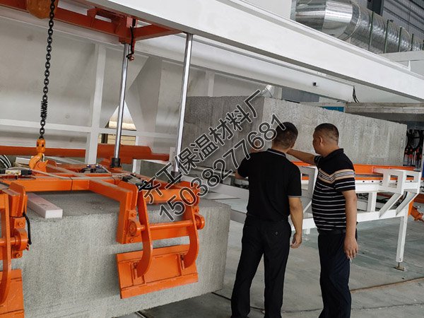 在購買勻質(zhì)板時需要注意以下幾個問題